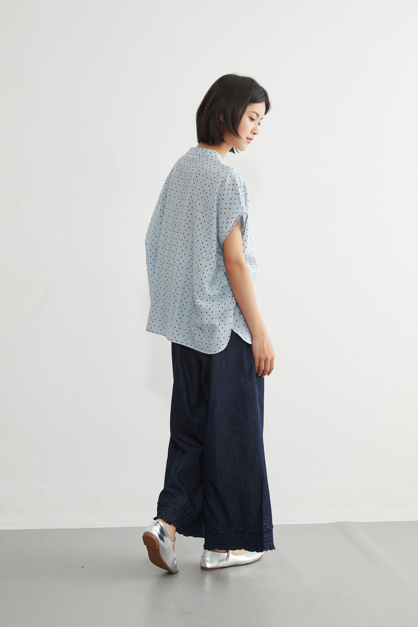 KNGT633・BOXYルーズフィットの小さなスクエア柄半袖ブラウス定番