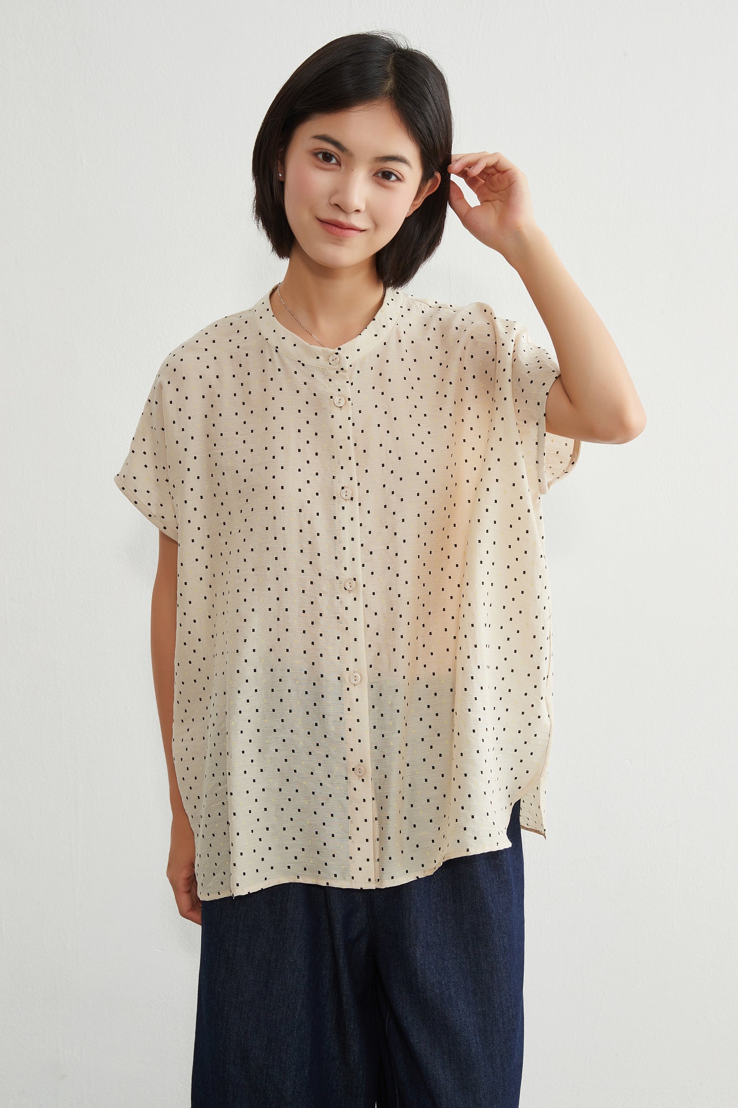 KNGT633・BOXYルーズフィットの小さなスクエア柄半袖ブラウス定番