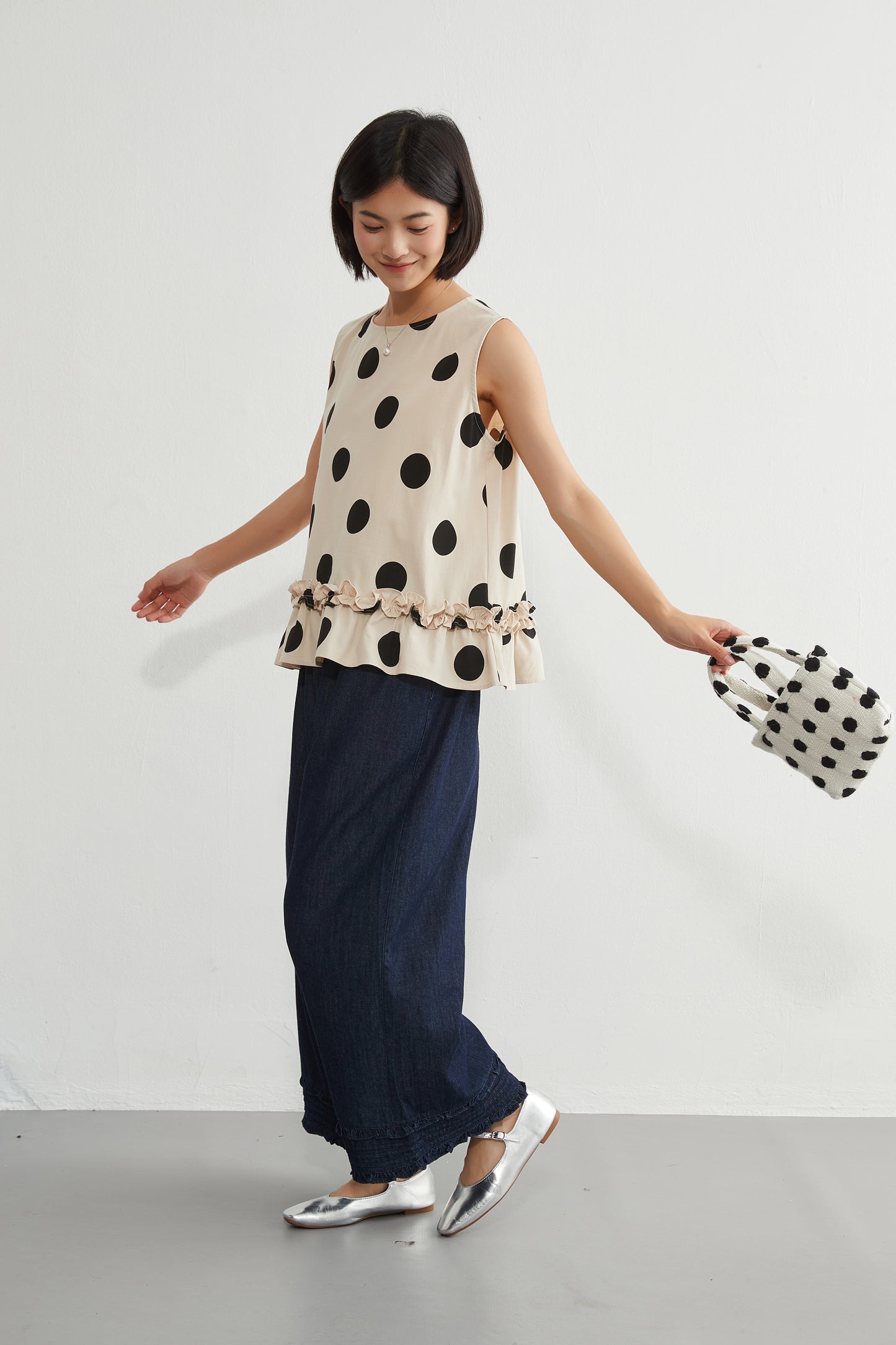KNGT636・麻混裾フリルBIGドット柄ノースリーブTOP