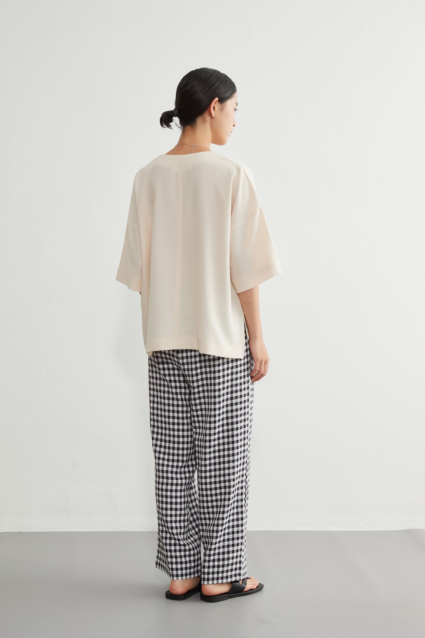 SHORT SLEEVE CENTER SEAM TOP Linen touch simple center seam short sleeve top