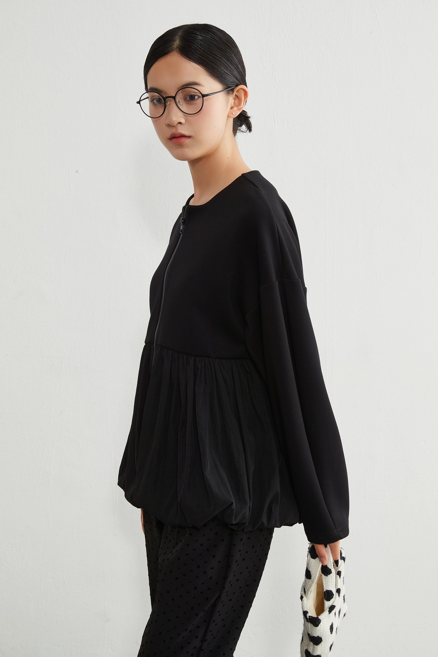 KNR641・異素材切替 バルーンヘムジップブルゾン 立体スリーブ レディースアウター