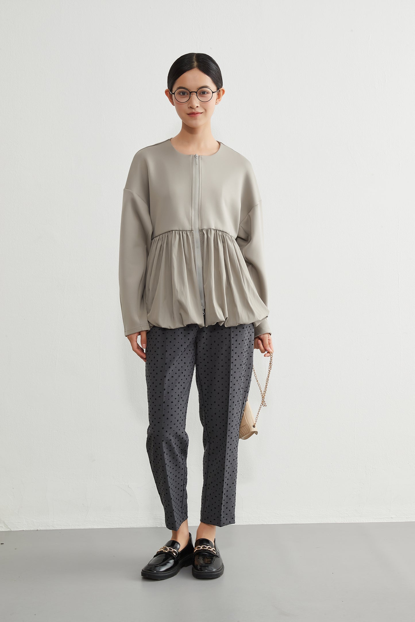 KNR641・異素材切替 バルーンヘムジップブルゾン 立体スリーブ レディースアウター