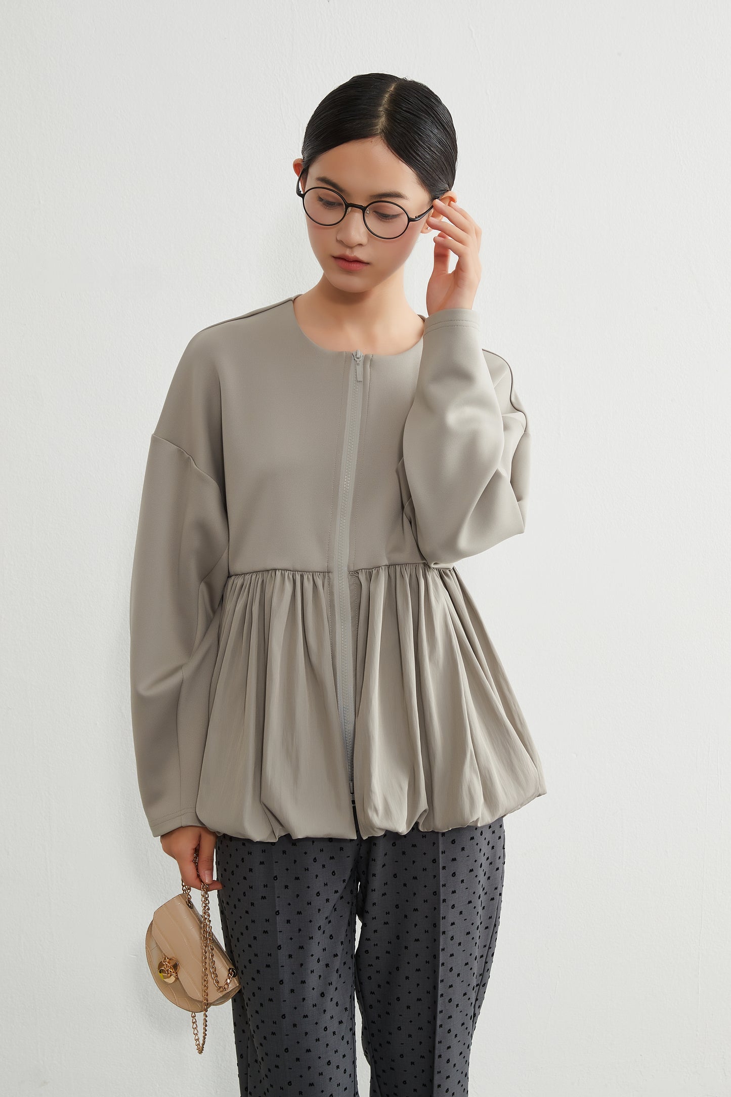 KNR641・異素材切替 バルーンヘムジップブルゾン 立体スリーブ レディースアウター