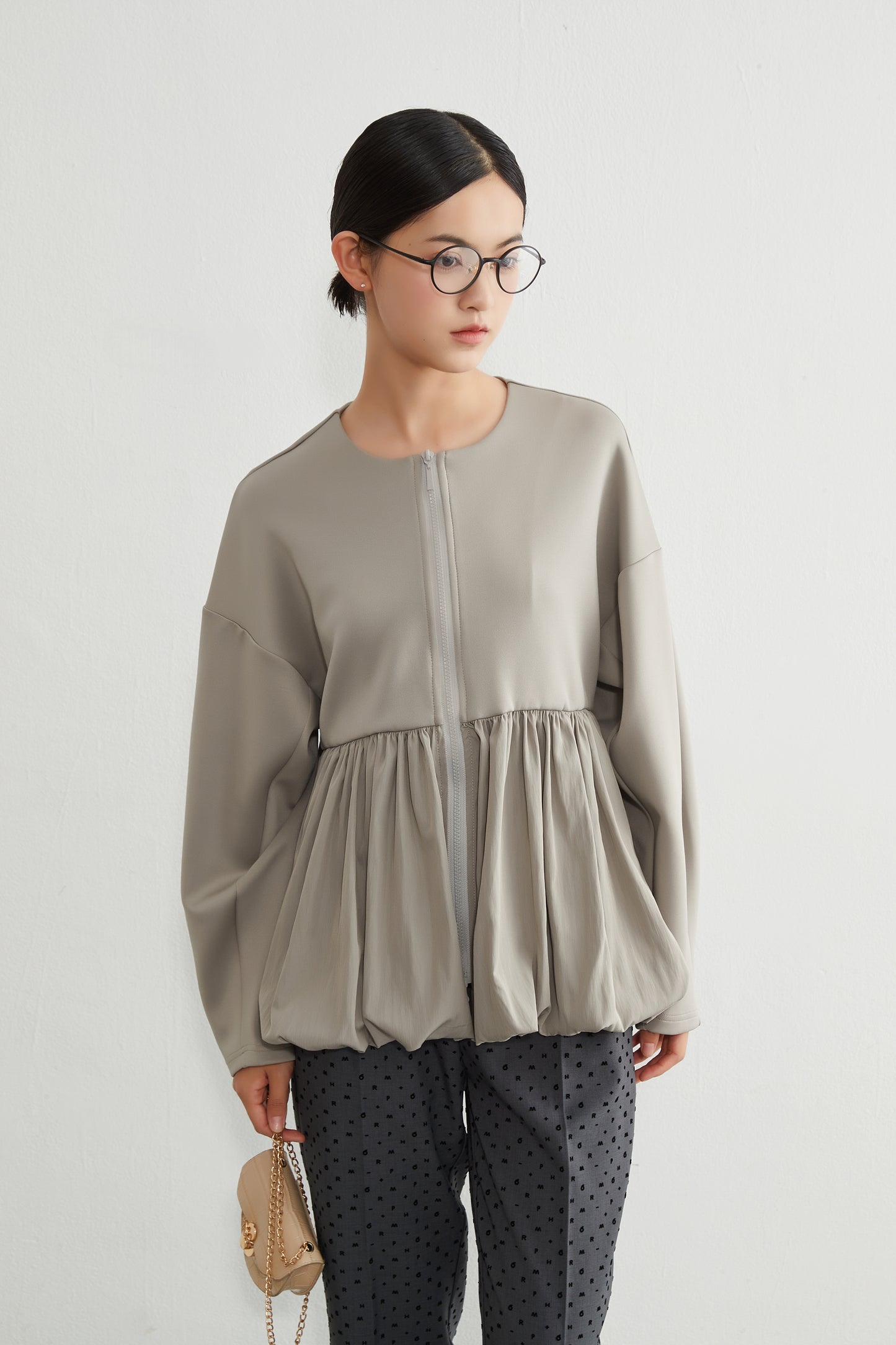 KNR641・異素材切替 バルーンヘムジップブルゾン 立体スリーブ レディースアウター