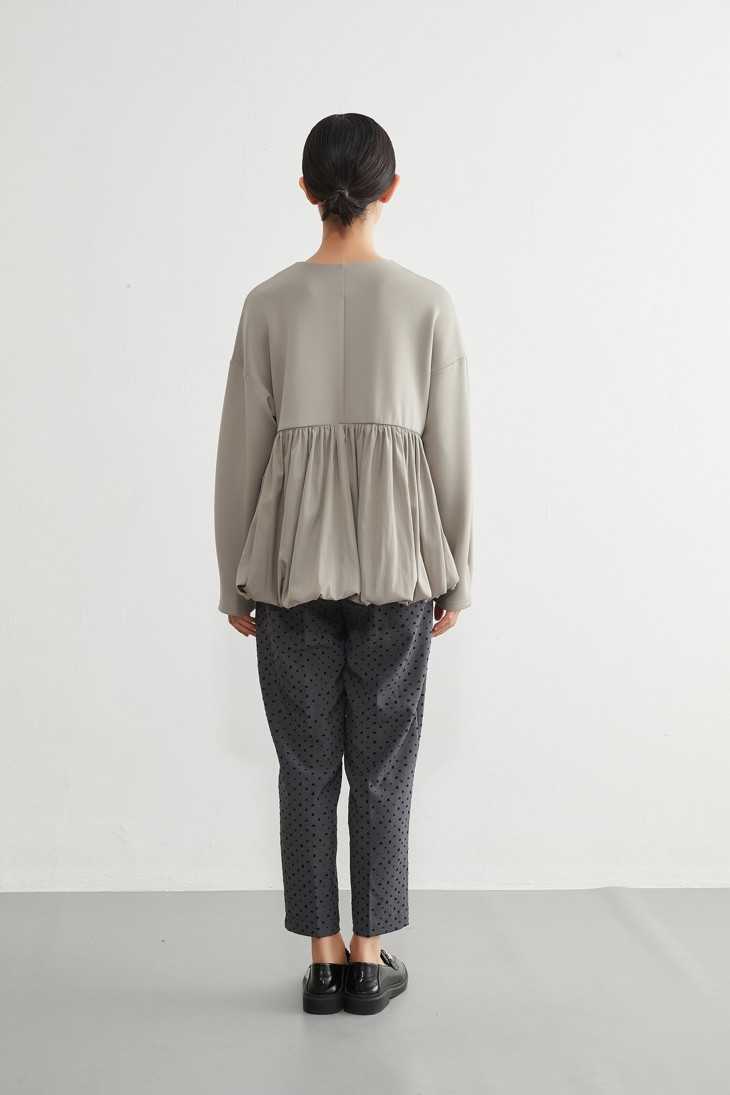 KNR641・異素材切替 バルーンヘムジップブルゾン 立体スリーブ レディースアウター