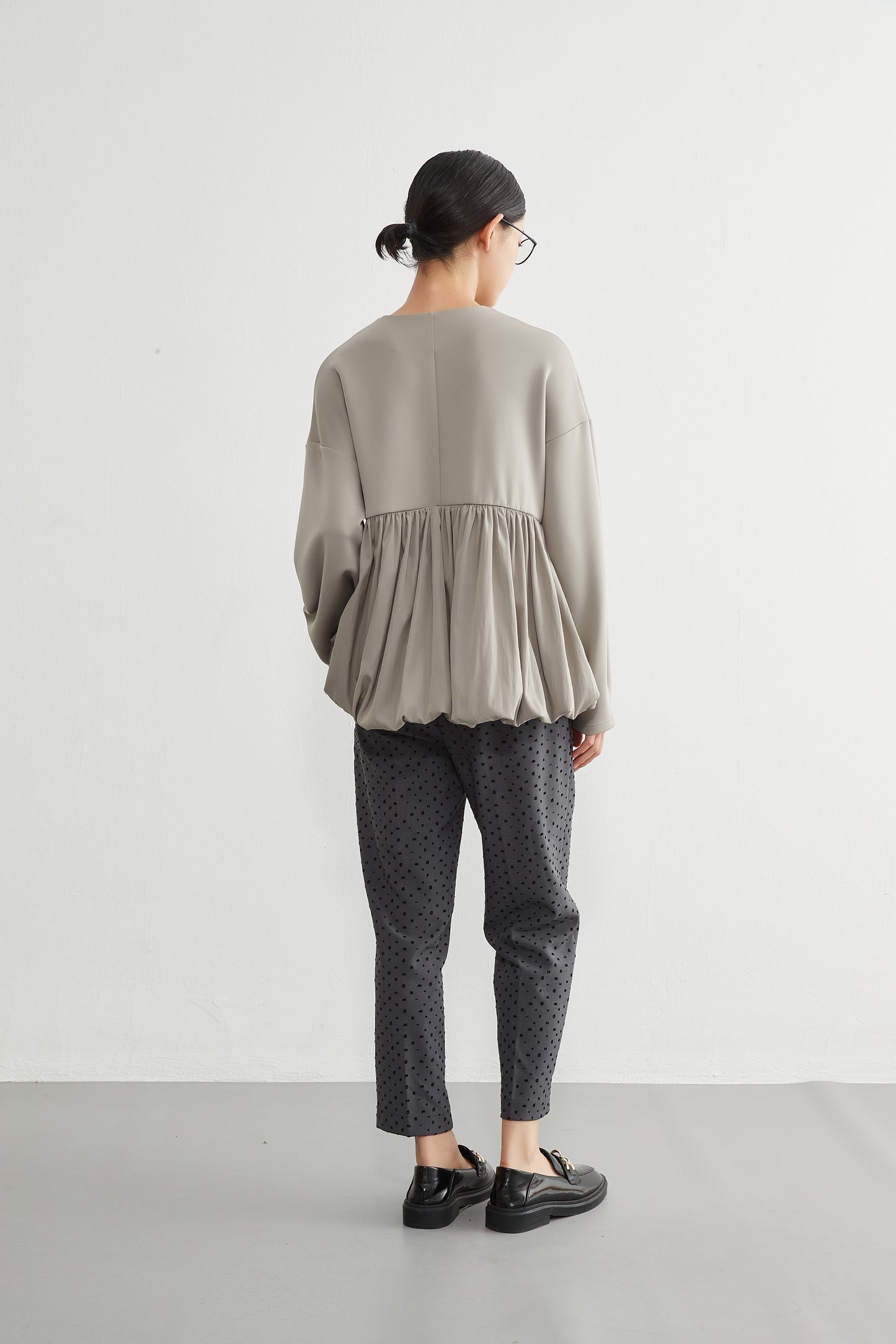 KNR641・異素材切替 バルーンヘムジップブルゾン 立体スリーブ レディースアウター