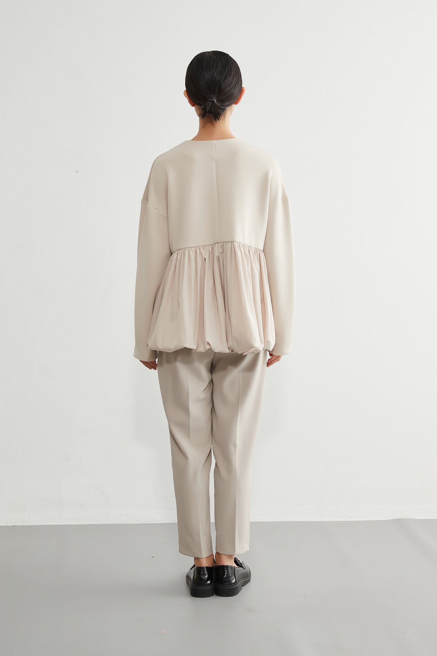 KNR641・異素材切替 バルーンヘムジップブルゾン 立体スリーブ レディースアウター