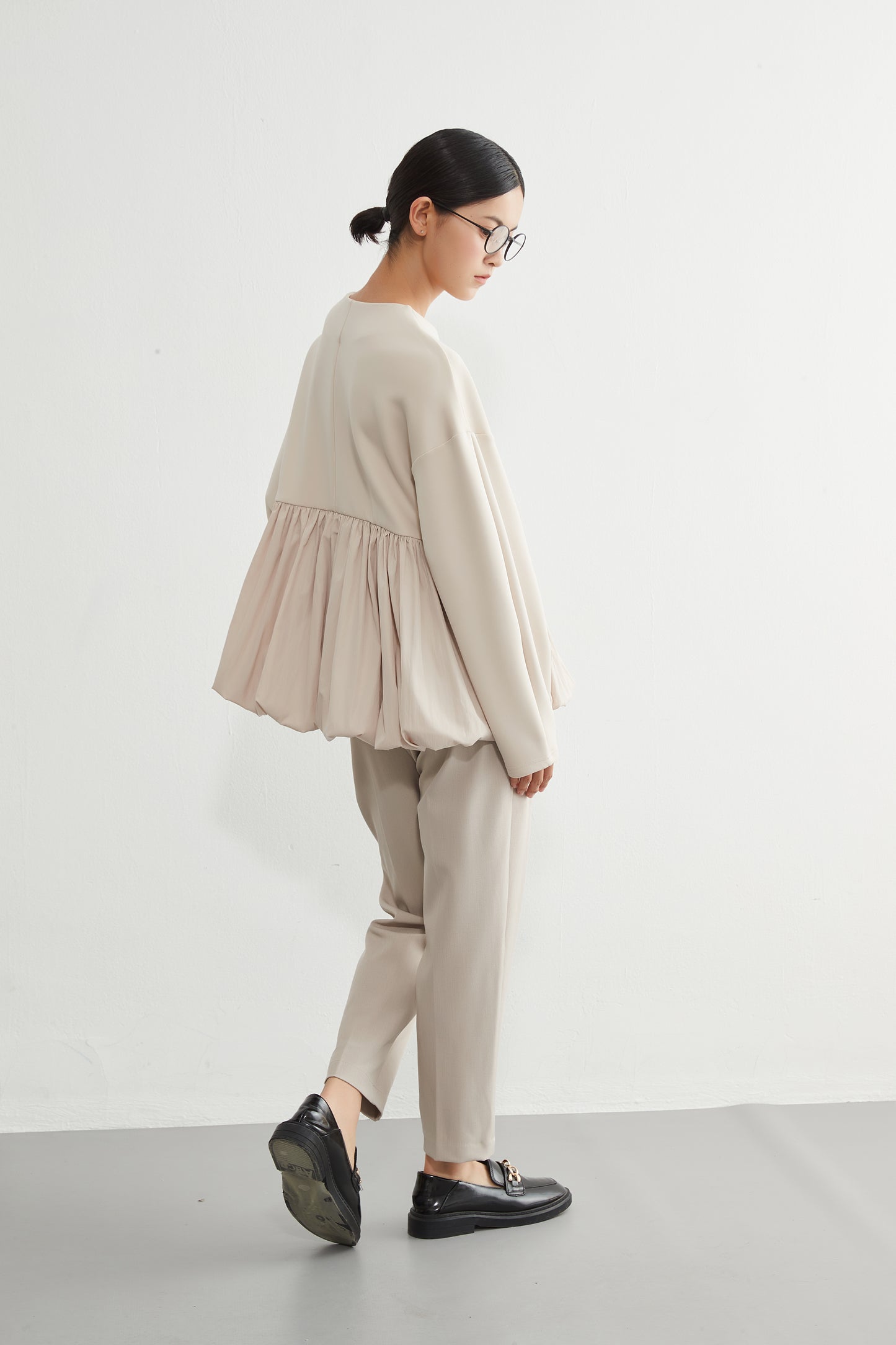 KNR641・異素材切替 バルーンヘムジップブルゾン 立体スリーブ レディースアウター