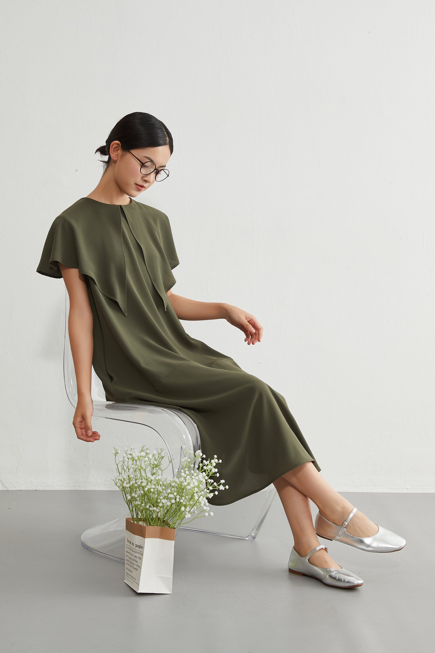 KNGT639・ケープ風衿ノースリーブAラインワンピース・ポケット付き