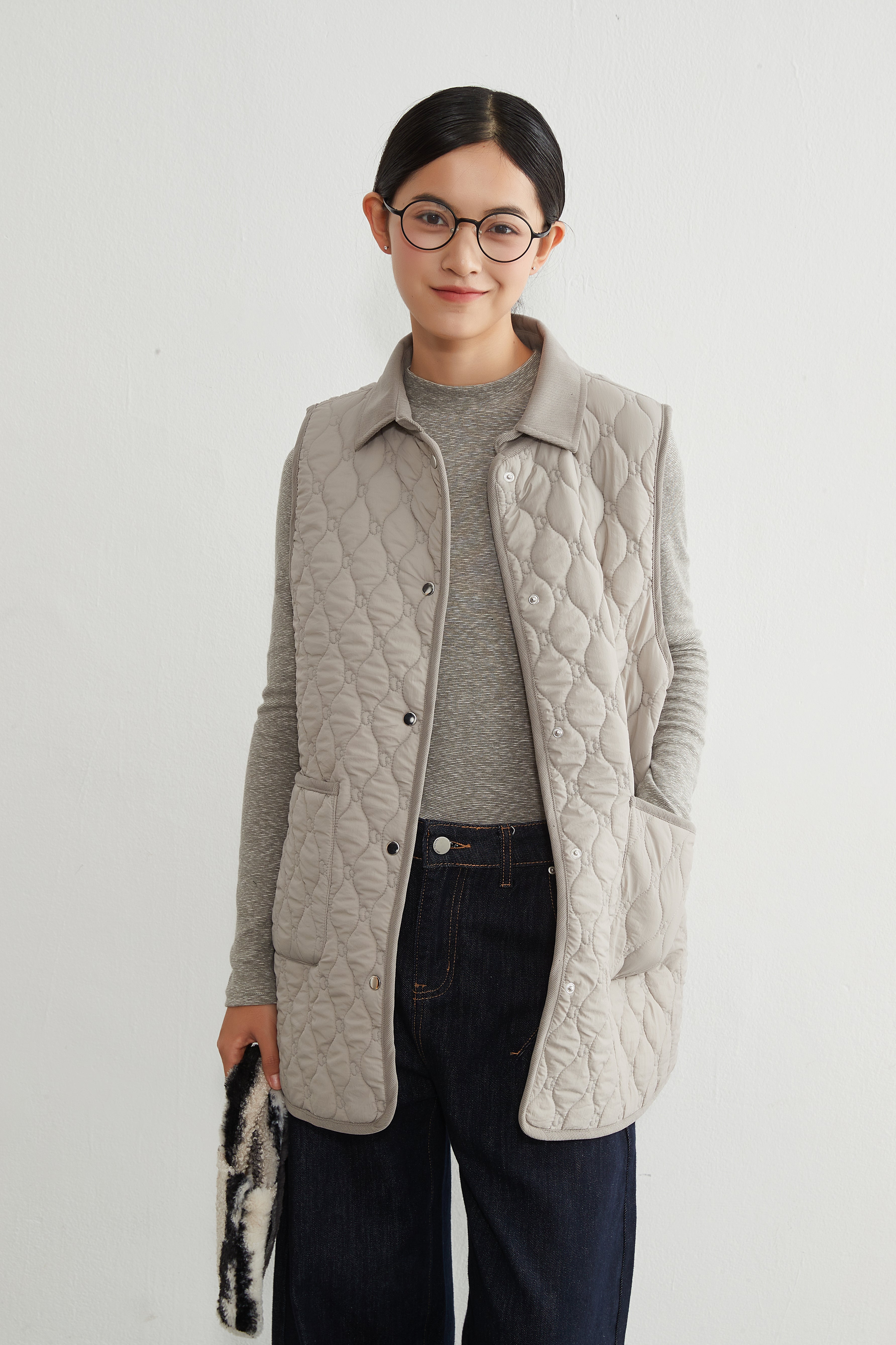 【希少】 チノ キルティングベスト ロング丈 異素材 4ポケット 38 グレー KNR650・ミニキノコ柄両面キルティング・衿付き中綿ロングベスト – On