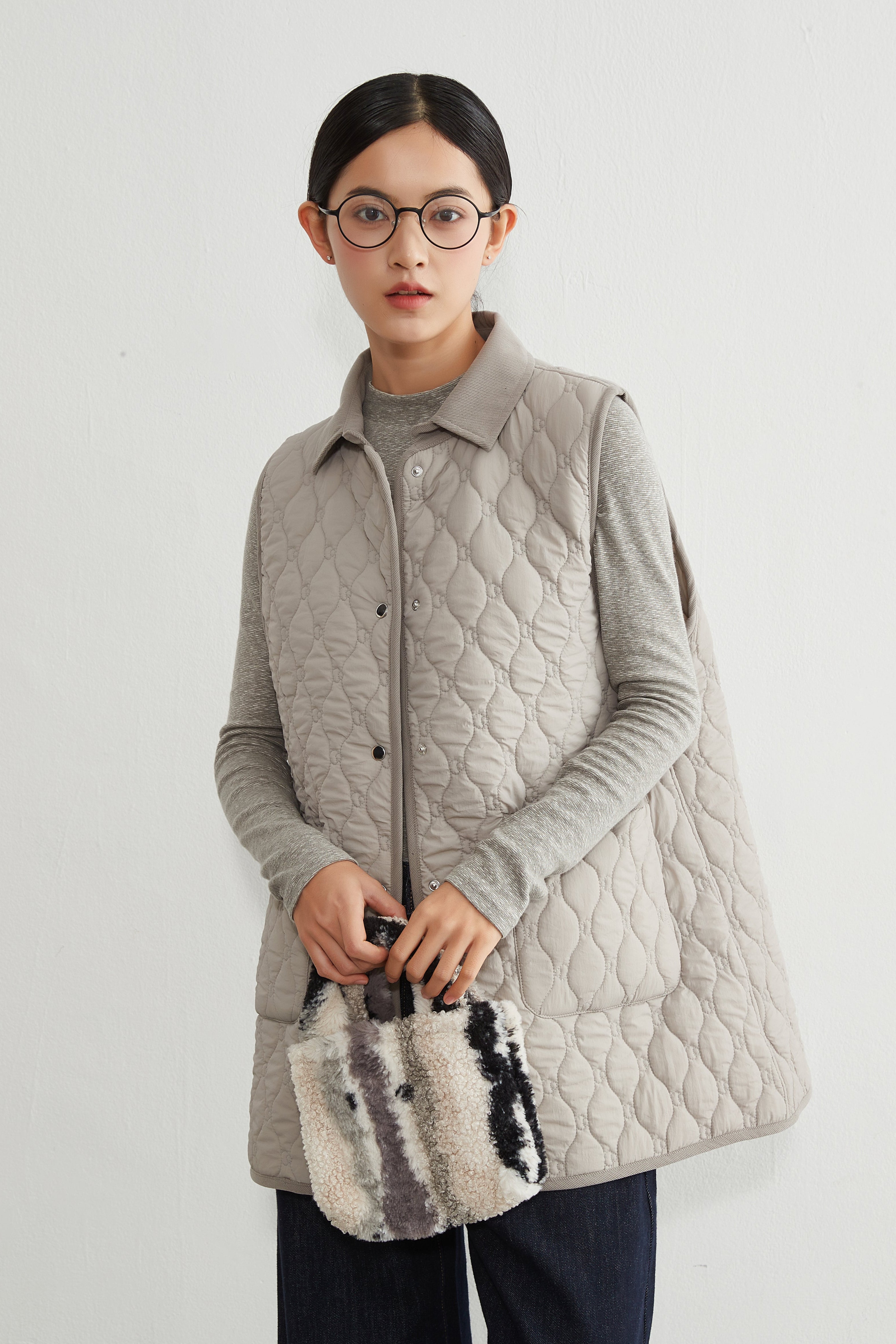 KNR650・ミニキノコ柄両面キルティング・衿付き中綿ロングベスト – On