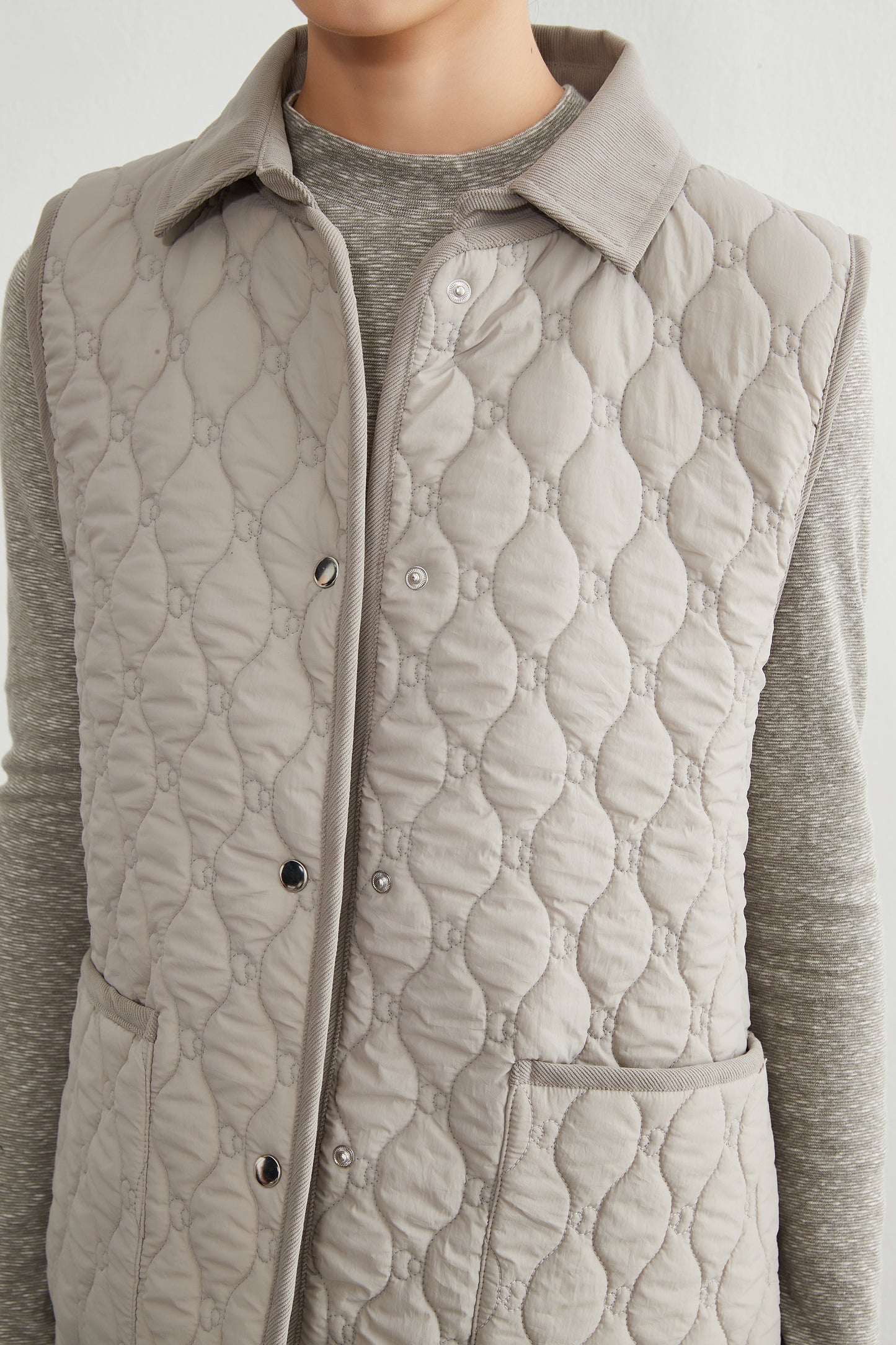 KNR650・ミニキノコ柄両面キルティング・衿付き中綿ロングベスト