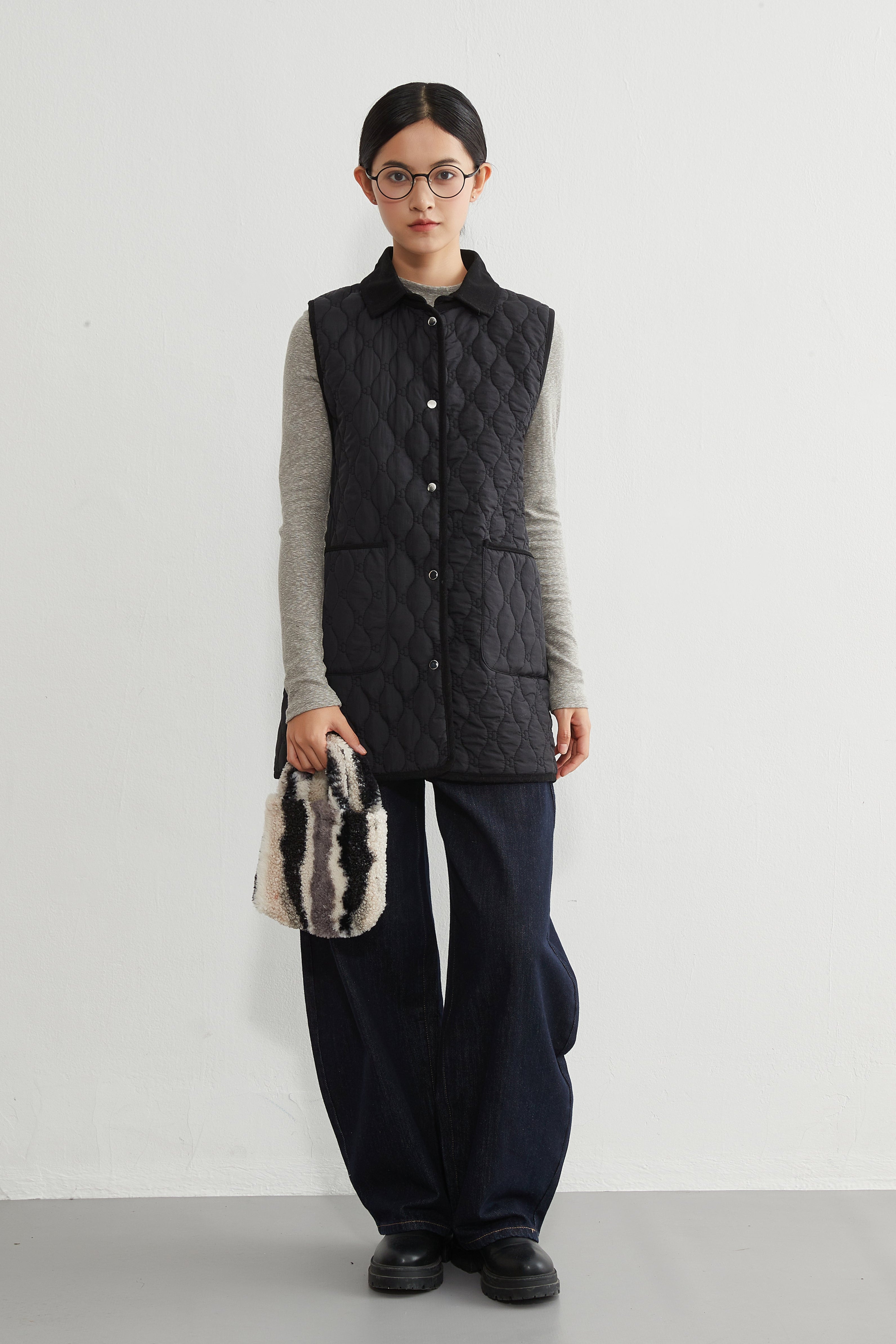 KNR650・ミニキノコ柄両面キルティング・衿付き中綿ロングベスト – On