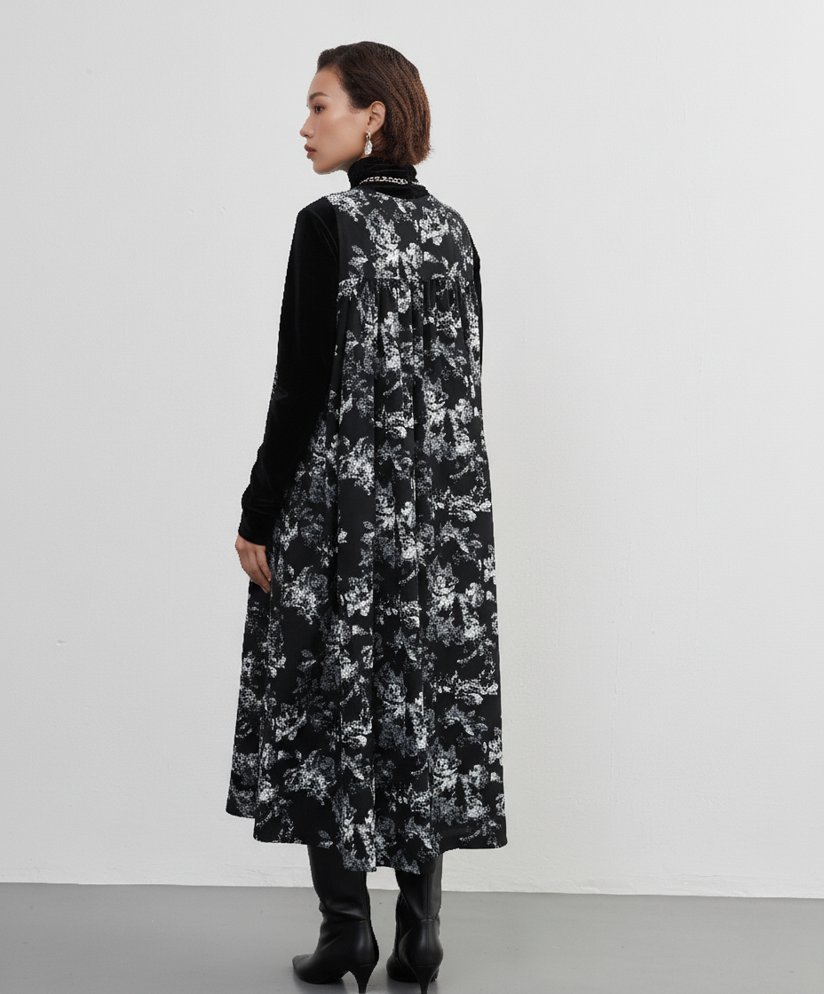 KNXO415 - Flower print sleeveless dress that goes well with T-shirts and knitwear