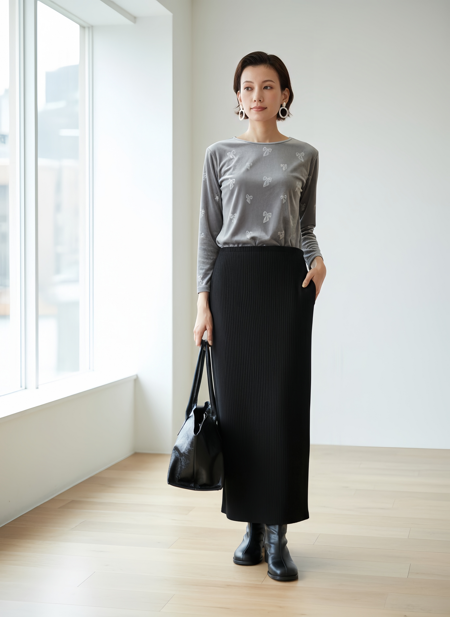 KNR666・ベロアリボン柄立体プリント長袖Tシャツ・エレガントな艶感トロミタッチストレッチ性素材