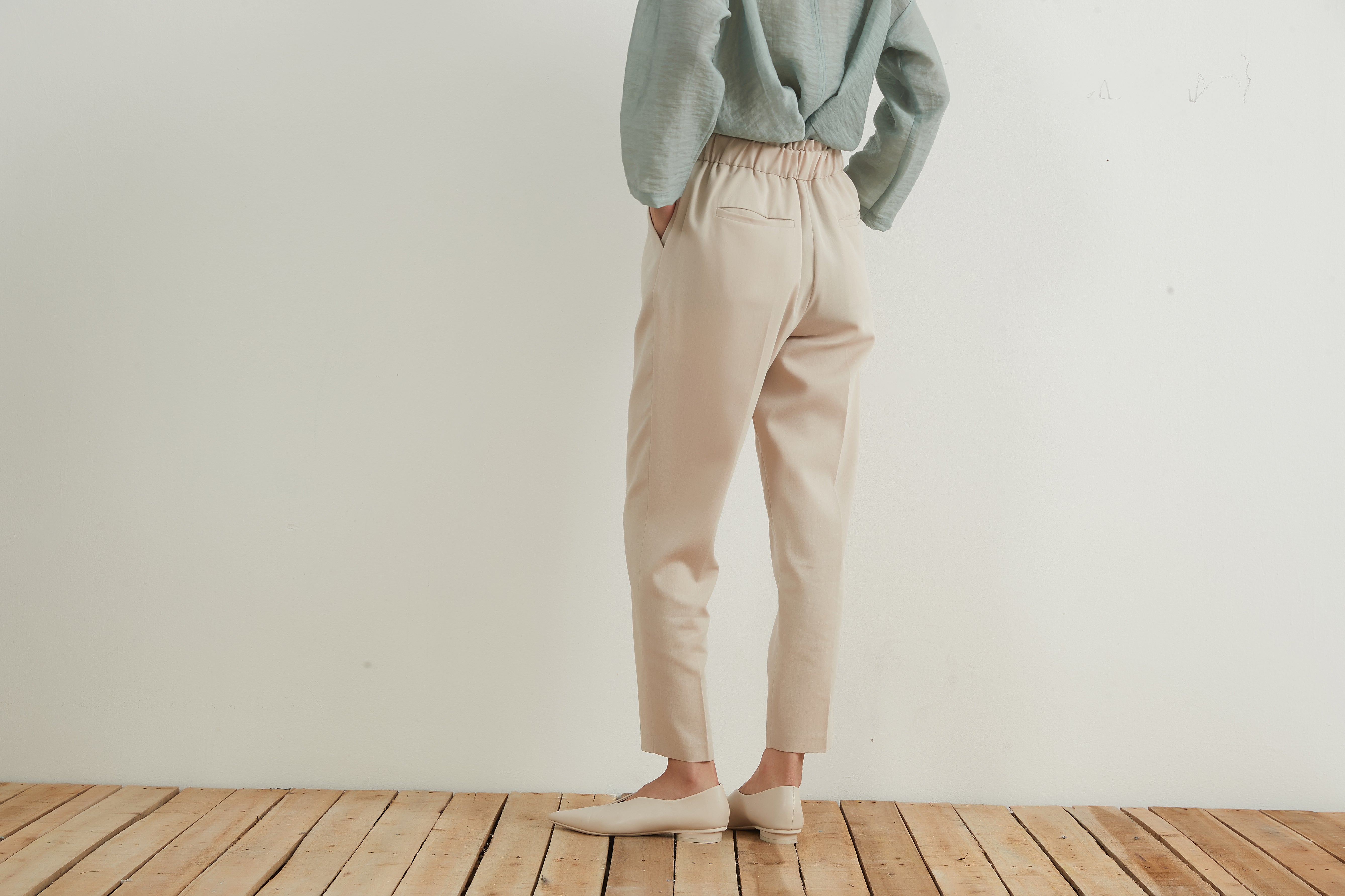 Center press tapered pants-